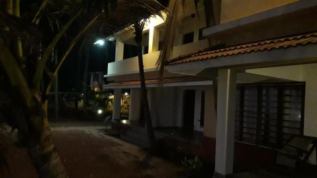 Kizhunna Rock Beach House Kannur Esterno foto
